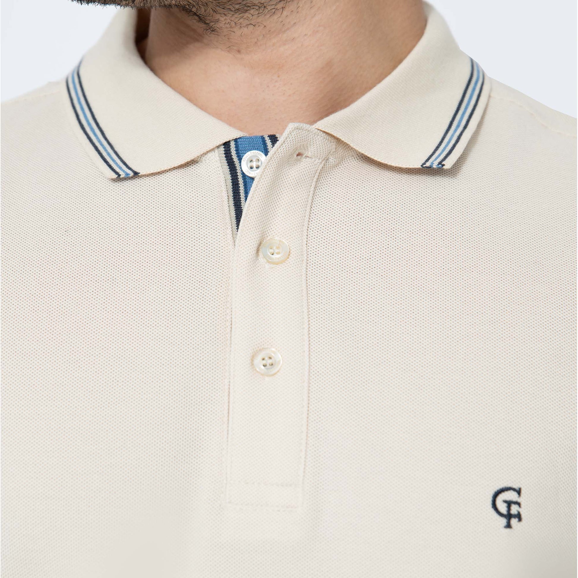 Camiseta estilo polo