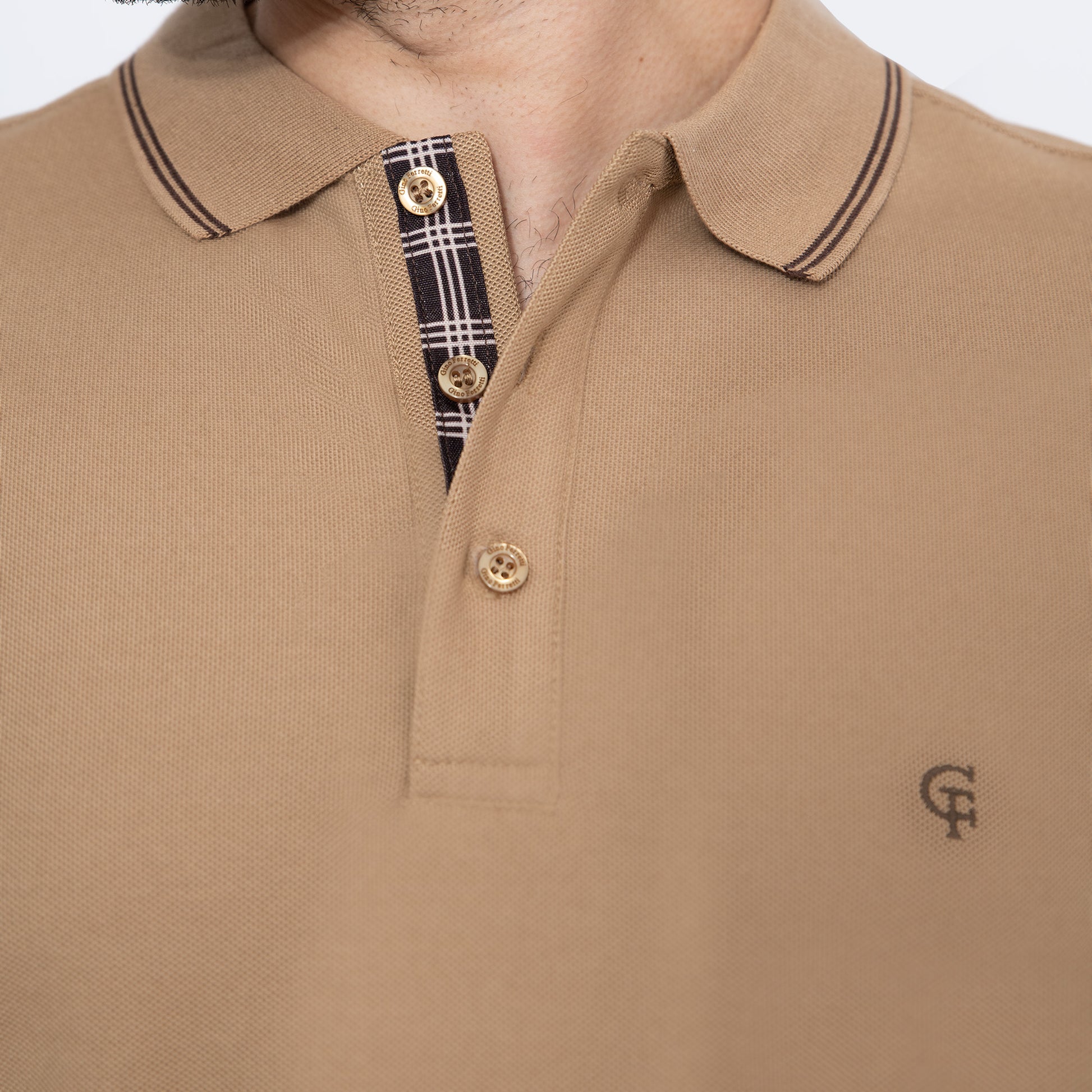 Camiseta estilo polo