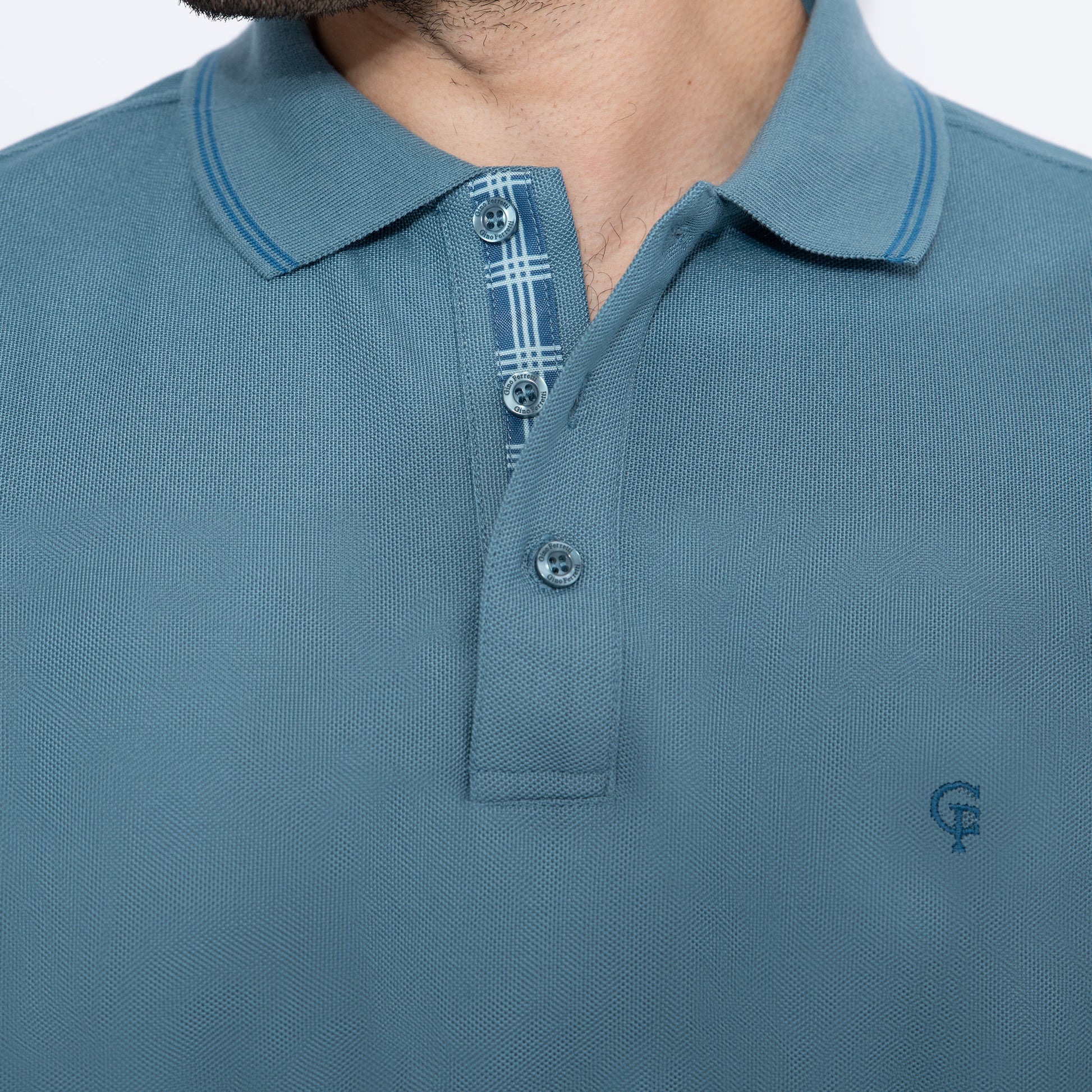 Camiseta estilo polo
