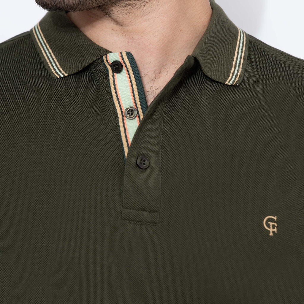 Camiseta estilo polo