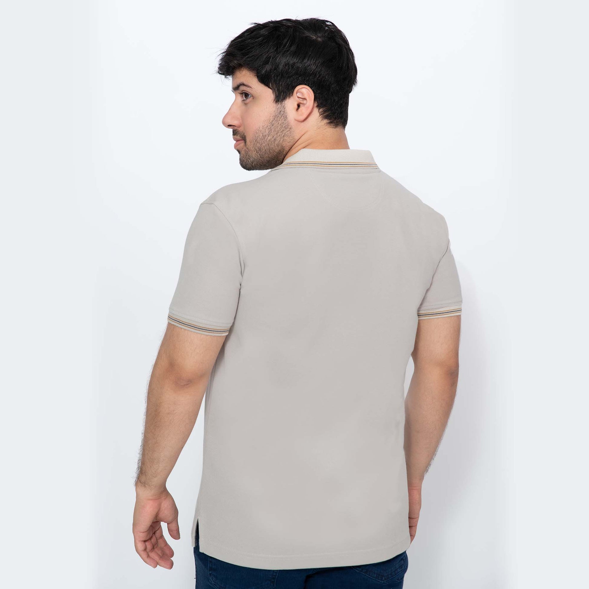 Camiseta estilo polo
